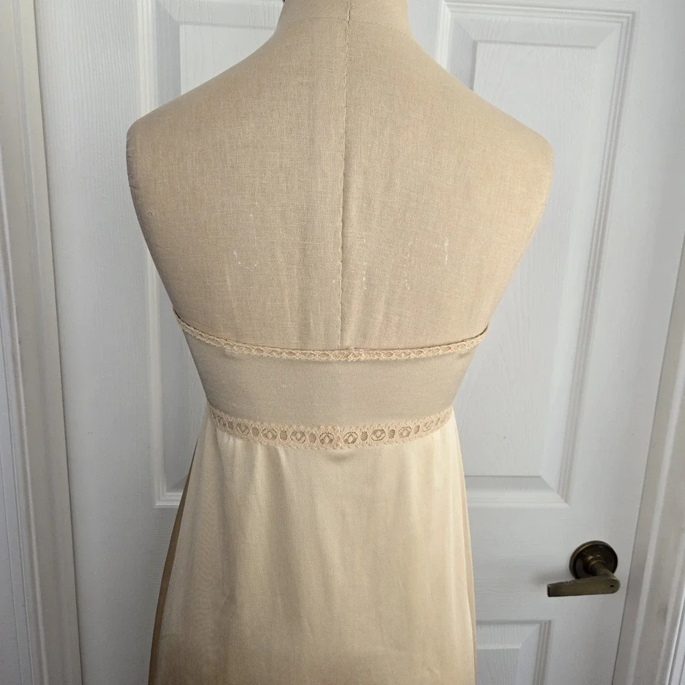 Vanity Fair Vtg Strapless Full Slip Size 34 Champagne Beige Made In USA Lingerie